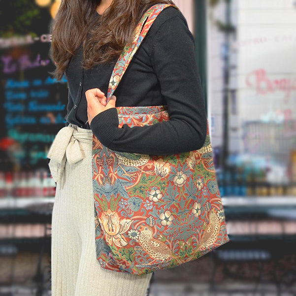 Tote bags are a girl’s best friend! – Signare Tapestry